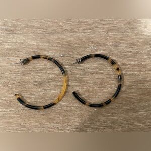 Chic Tortoise Shell Hoop Earrings